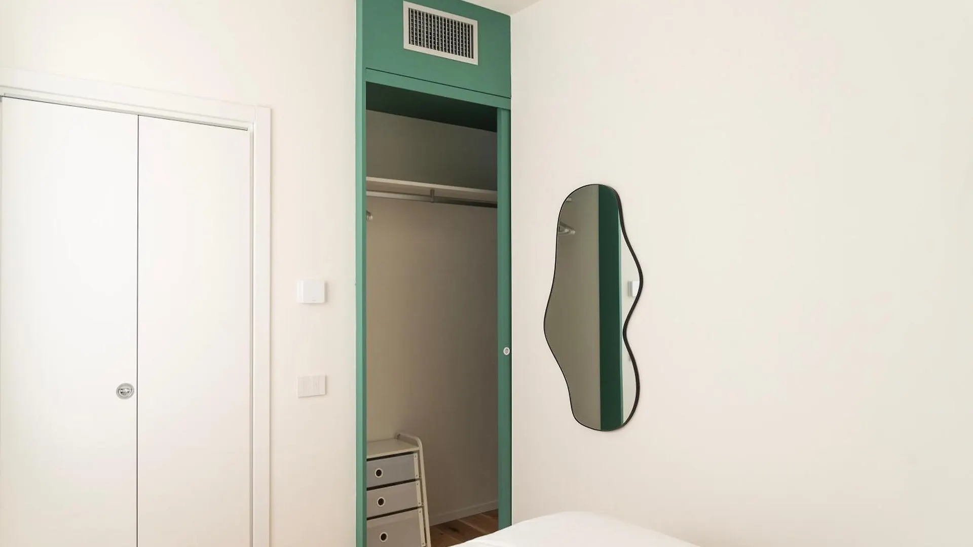 Youhosty - Perego 7 Sx Milan